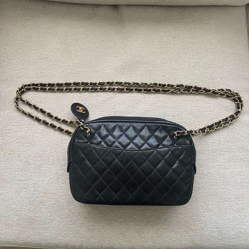 ❤️Authentic CHANEL Quilted Lambskin Camera  Bag